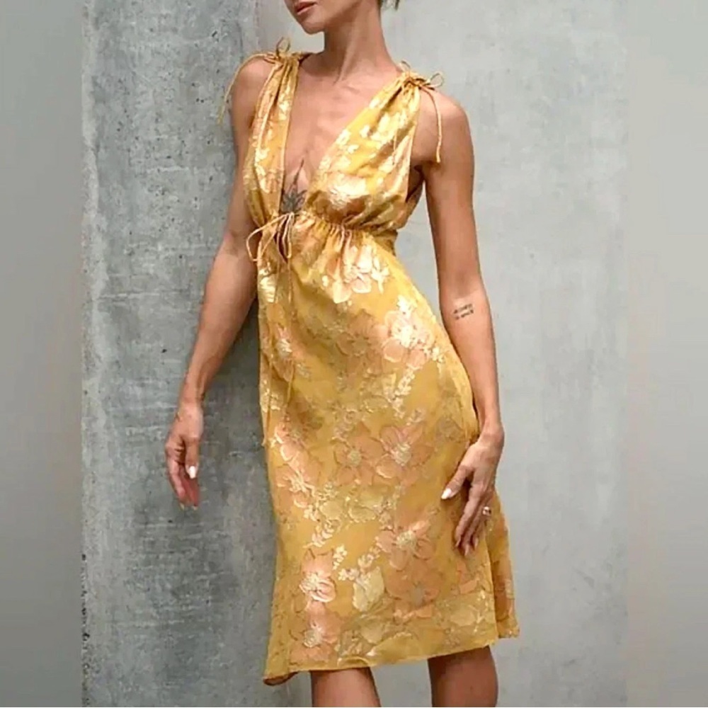 🔆 Rumored Gold Plunge Neck Midi Dress Paradise Golden Hour - Medium